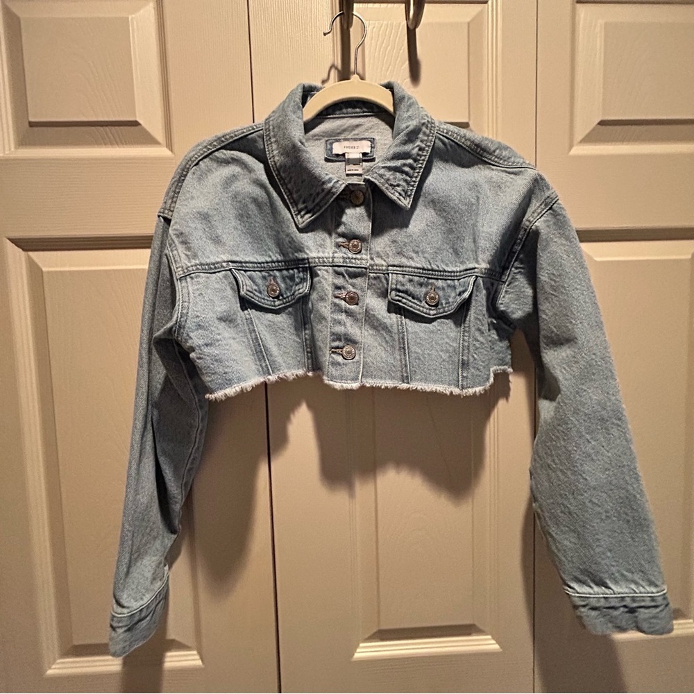 Forever 21 Cropped Denim Jacket Light Wash Raw Hem Trucker Jacket